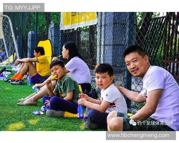 足球传奇传承父子情 同场竞技展现世代荣耀